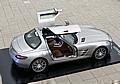 Zwischen dem 6. und 18. Oktober 2009 ist das Mercedes-Benz Museum um eine Attraktion reicher: Besucher können den Mercedes-Benz SLS AMG für kurze Zeit Open Air auf der Dachterrasse erleben.